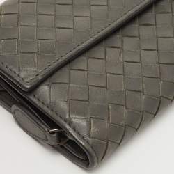 Pre Owned محقظة كونتيننتال بوتيغا فينيتا جلد إنترشياتو أحمر بقلاب