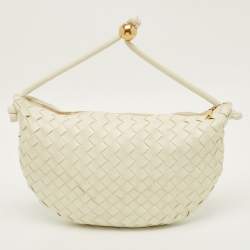 مملوكة مسبقًا Bottega Veneta Turn Medium White Intrecciato Leather Pouch