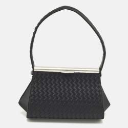 مملوكة مسبقًا Bottega Veneta Black Intrecciato Satin Clasp Pouch Bag