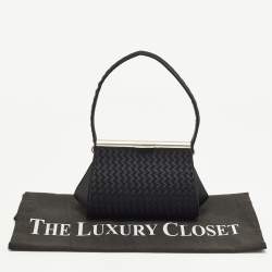 مملوكة مسبقًا Bottega Veneta Black Intrecciato Satin Clasp Pouch Bag