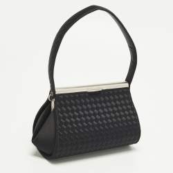 مملوكة مسبقًا Bottega Veneta Black Intrecciato Satin Clasp Pouch Bag