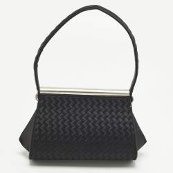 مملوكة مسبقًا Bottega Veneta Black Intrecciato Satin Clasp Pouch Bag