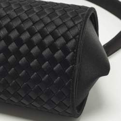 مملوكة مسبقًا Bottega Veneta Black Intrecciato Satin Clasp Pouch Bag