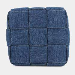 مملوكة مسبقًا حقيبة كتف بوتيغا فينيتا كاسيت دلو جينز أزرق نيلي حجم صغير