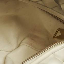 مملوكة مسبقًا حقيبة بوتيغا فينيتا صغيرة جودي جلد أبيض إنترشياتو هوبو