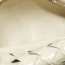 مملوكة مسبقًا حقيبة بوتيغا فينيتا صغيرة جودي جلد أبيض إنترشياتو هوبو