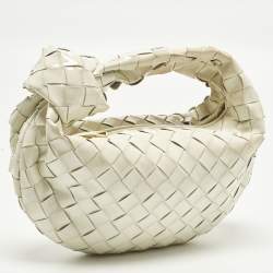 مملوكة مسبقًا حقيبة بوتيغا فينيتا صغيرة جودي جلد أبيض إنترشياتو هوبو