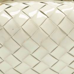 مملوكة مسبقًا حقيبة بوتيغا فينيتا صغيرة جودي جلد أبيض إنترشياتو هوبو