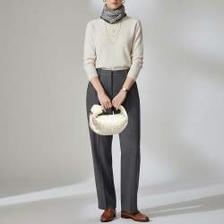 مملوكة مسبقًا حقيبة بوتيغا فينيتا صغيرة جودي جلد أبيض إنترشياتو هوبو