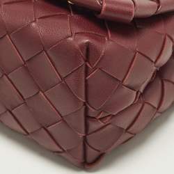 مم لوكة مسبقًا Bottega Veneta Red Intrecciato Leather Flap Crossbody Bag