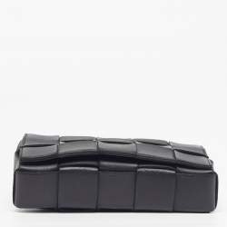 مملوكة مسبقًا Bottega Veneta Cassette Medium Black Intrecciato Leather Shoulder Bag