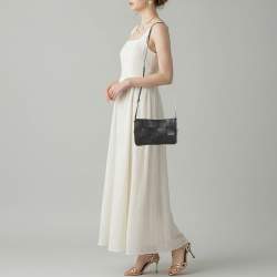 مملوكة مسبقًا Bottega Veneta Cassette Medium Black Intrecciato Leather Shoulder Bag