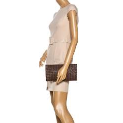 مملوكة مسبقًا حقيبة كلتش بوتيغا فينيتا قفل دوار جلد إنترشييتو بنية