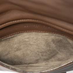 مملوكة مسبقًا حقيبة كلتش بوتيغا فينيتا قفل دوار جلد إنترشييتو بنية