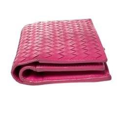 مملوكة مسبقًا Bottega Veneta Fuchsia Intrecciato Leather Bifold Wallet