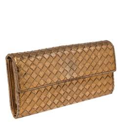 مملوكة مسبقًا Bottega Veneta Metallic Gold Intrecciato Leather Flap Continental Wallet