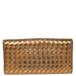مملوكة مسبقًا Bottega Veneta Metallic Gold Intrecciato Leather Flap Continental Wallet