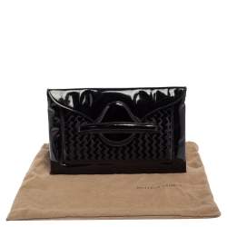 مملوكة مسبقًا حقيبة كلتش بوتيغا فينيتا مظروف جلد لامع أسود