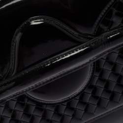 مملوكة مسبقًا حقيبة كلتش بوتيغا فينيتا مظروف جلد لامع أسود