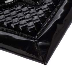 مملوكة مسبقًا حقيبة كلتش بوتيغا فينيتا مظروف جلد لامع أسود