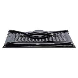 مملوكة مسبقًا حقيبة كلتش بوتيغا فينيتا مظروف جلد لامع أسود