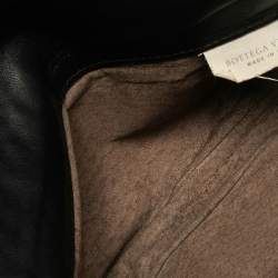 مملوكة مسبقًا Bottega Veneta Black Intrecciato Leather Turnlock Pouch