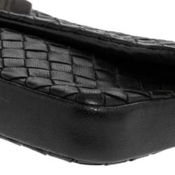 مملوكة مسبقًا Bottega Veneta Black Intrecciato Leather Turnlock Pouch
