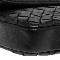 مملوكة مسبقًا Bottega Veneta Black Intrecciato Leather Turnlock Pouch