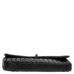 مملوكة مسبقًا Bottega Veneta Black Intrecciato Leather Turnlock Pouch