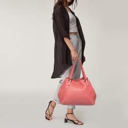 مملوكة مسبقًا Bottega Veneta Coral Pink Intrecciato Leather Large Cesta Tote