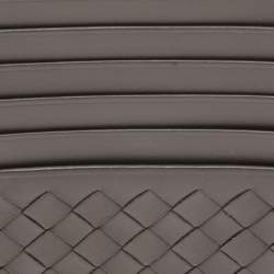 مملوكة مسبقًا حافظة بطاقات بوتيغا فينيتا جلد إنترشياتو رصاصي 8 بطاقات إئتمان