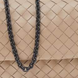 Pre Owned حقيبة كروس بوتيغا فينيتا جلد إنترشياتو بيج بقلاب وسلسلة