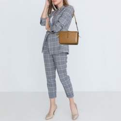 مملوكة مسبقًا حقيبة كاميرا بوتيغا فينيتا إنترشياتو جلد بيج