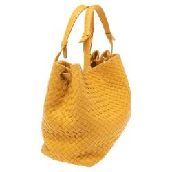 مملوكة مسبقًا Bottega Veneta Yellow Intrecciato Woven Leather Seamless Garda Tote