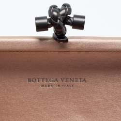 Pre Owned Bottega Veneta Beige Intrecciato Satin Knot Clutch