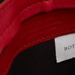 Pre Owned حافظة بطاقات بوتيغا فينيتا جلد إنترشياتو حمراء 