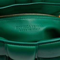 مملوكة مسبقًا حقيبة كتف بوتيغا فينيتا كاسيت جلد أخضر محشوة بقلاب