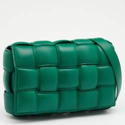 مملوكة مسبقًا حقيبة كتف بوتيغا فينيتا كاسيت جلد أخضر محشوة بقلاب