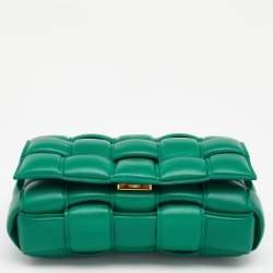 مملوكة مسبقًا حقيبة كتف بوتيغا فينيتا كاسيت جلد أخضر محشوة بقلاب