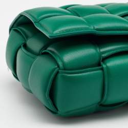 مملوكة مسبقًا حقيبة كتف بوتيغا فينيتا كاسيت جلد أخضر محشوة بقلاب