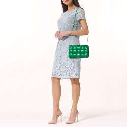 مملوكة مسبقًا حقيبة كتف بوتيغا فينيتا كاسيت جلد أخضر محشوة بقلاب