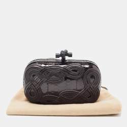 مملوكة مسبقًا Bottega Veneta Black Python Embroidered Thread Knot Clutch