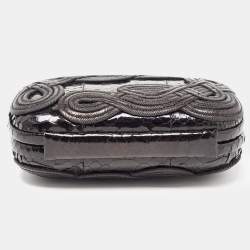 مملوكة مسبقًا Bottega Veneta Black Python Embroidered Thread Knot Clutch