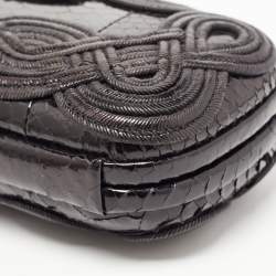 مملوكة مسبقًا Bottega Veneta Black Python Embroidered Thread Knot Clutch