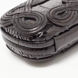 مملوكة مسبقًا Bottega Veneta Black Python Embroidered Thread Knot Clutch