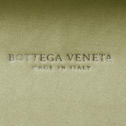 مملوكة مسبقًا Bottega Veneta Light Green Intrecciato Satin Knot Clutch
