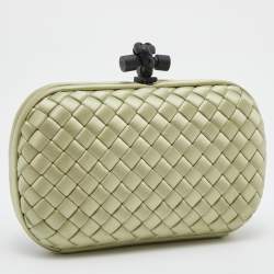 مملوكة مسبقًا Bottega Veneta Light Green Intrecciato Satin Knot Clutch