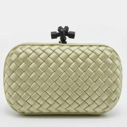 مملوكة مسبقًا Bottega Veneta Light Green Intrecciato Satin Knot Clutch