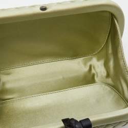 مملوكة مسبقًا Bottega Veneta Light Green Intrecciato Satin Knot Clutch