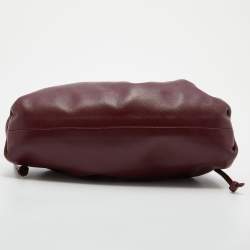 مملوكة مسبقًا Bottega Veneta Burgundy Leather Mini The Pouch Bag